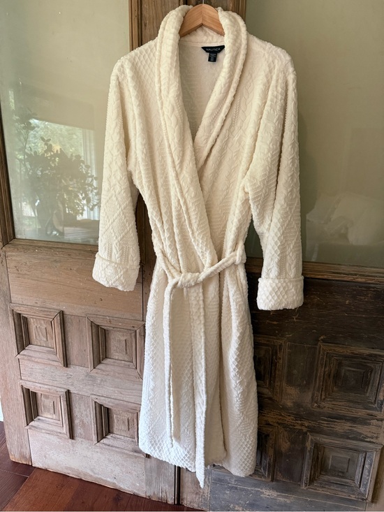 Nautica Other - Nautica Women's Cream Quilted Plush Shawl-Collar Robe with Waist Tie